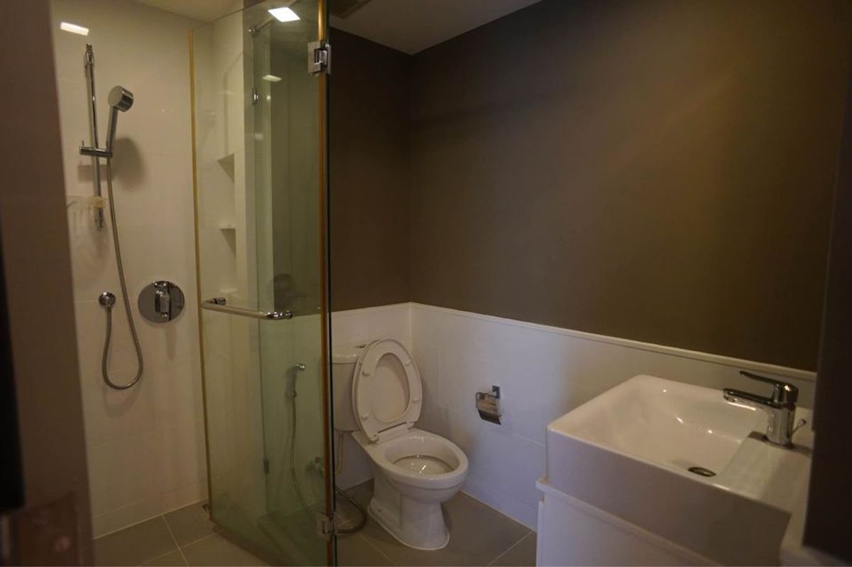 For SaleCondoRatchathewi,Phayathai : Maestro 12 Ratchathewi【𝐒𝐄𝐋𝐋 & 𝐑𝐄𝐍𝐓】🔥Classic doesn't have to be too much - this room is simple but luxurious. Looks expensive but affordable 🔥 Contact Line ID: @hacondo