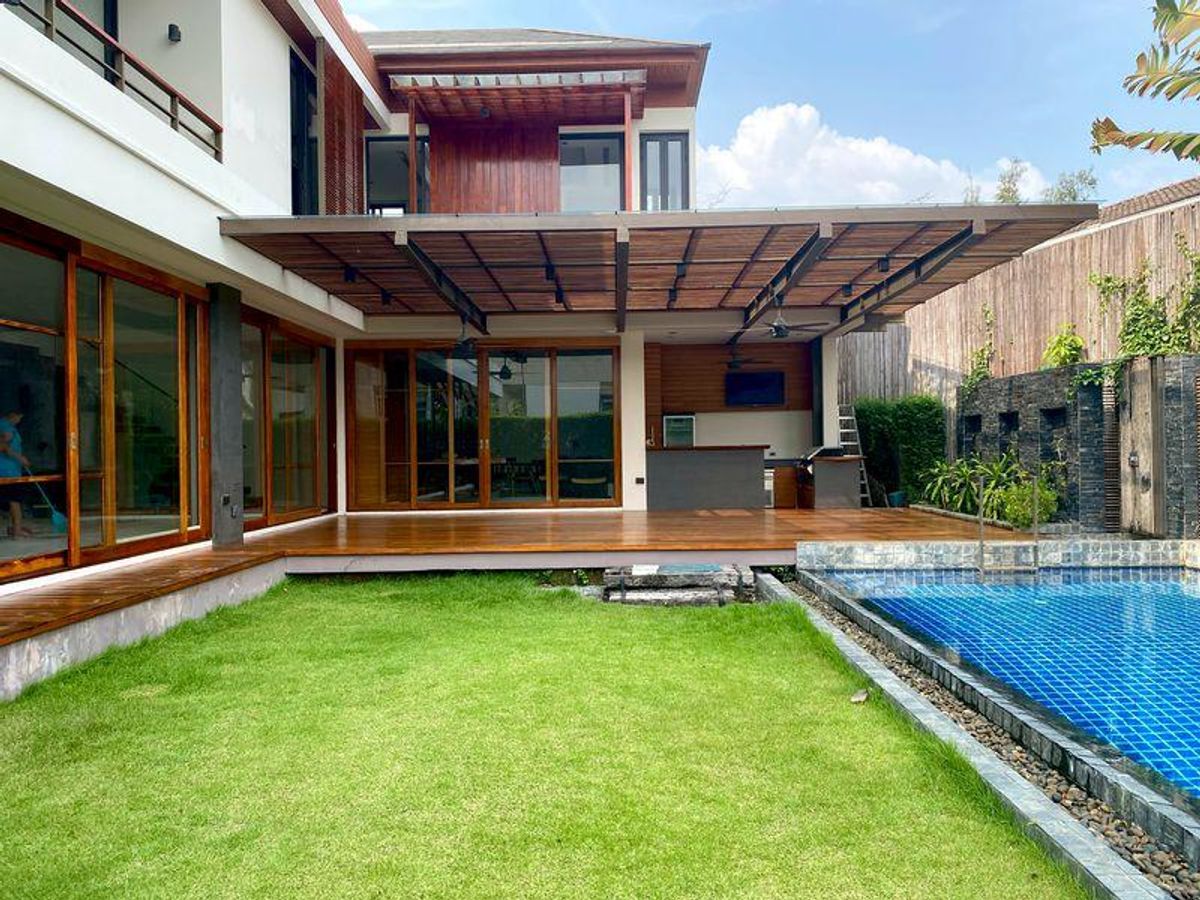 For SaleOnnut, Udomsuk : LTHC12297 - Pool Villa for Sale Size 400 SQ.M 5 Beds 7 Baths Near BTS Phrakanong Station Only 90 MB