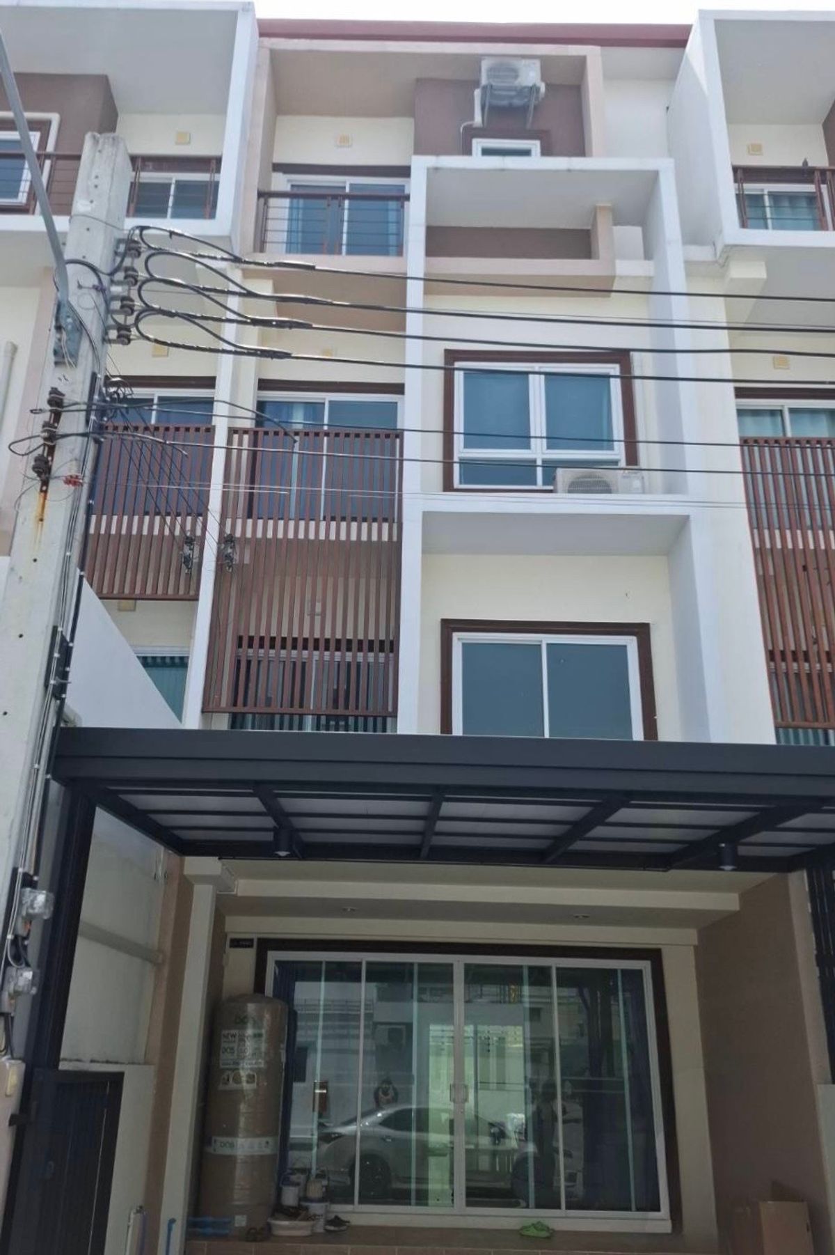 For RentTownhomeLadkrabang, Suwannaphum Airport : 4 -story townhome rental near Robinson Lat Krabang and Suvarnabhumi Airport
