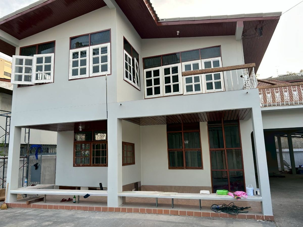 For RentHouseLadprao101, Happy Land, The Mall Bang Kapi : Large house for rent in Lat Phrao 109 price 42,000 baht
