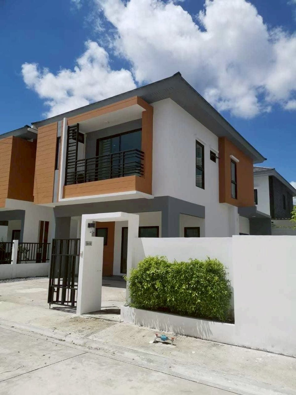 ให้เช่าบ้านลาดกระบัง สุวรรณภูมิ : RENT รหัสทรัพย์ : WH1715 🏡เรสท์ วิลเลจ ซอยวัดสลุด ✒️จดทะเบียนธุรกิจได้ 45,000 บาท/เดือน ภาษีหัก ณ ที่จ่าย ผู้เช่าเป็นผู้รับผิดชอบเอง