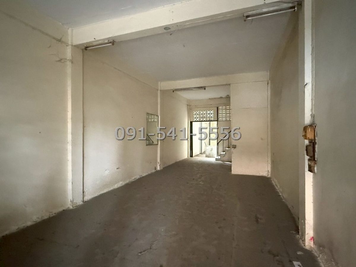 For SaleShop HouseRattanathibet, Sanambinna : Sell ​​3 -story commercial building, area 21.5 sq.w., Rim Road, Soi Nonthaburi 46, Bin Nam Rd.