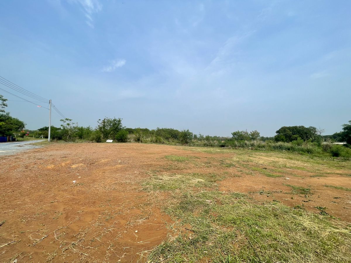 For SaleLandSaraburi : 📢 Beautiful land, good price, surrounded by mountain views, not far from Bangkok, peaceful and quiet.
