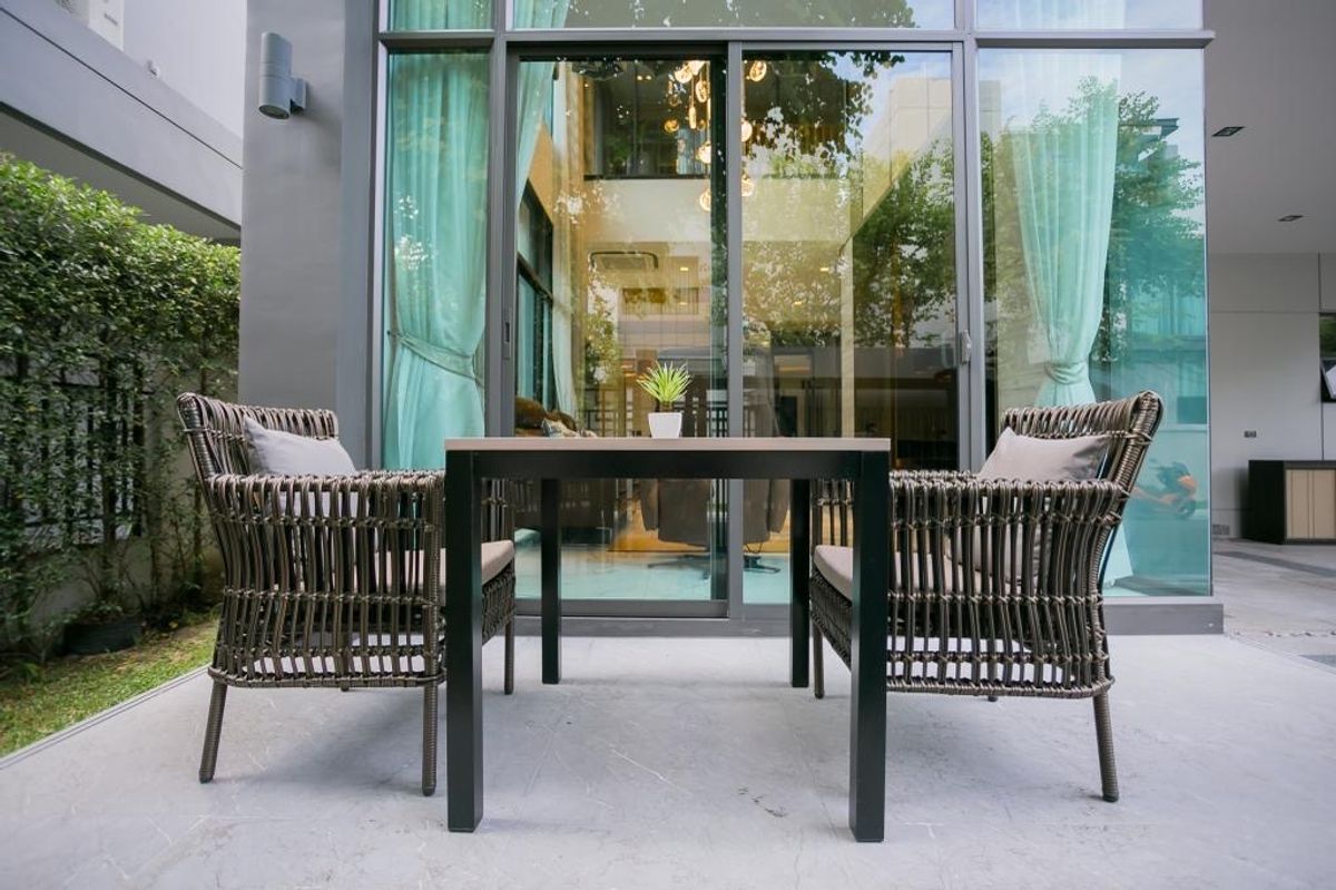 For RentHouseLadprao101, Happy Land, The Mall Bang Kapi : House for Rent Fully Furnished @ The Gentry Ekkamai Ladprao Contact Aey Tel./line: 093-939-7861