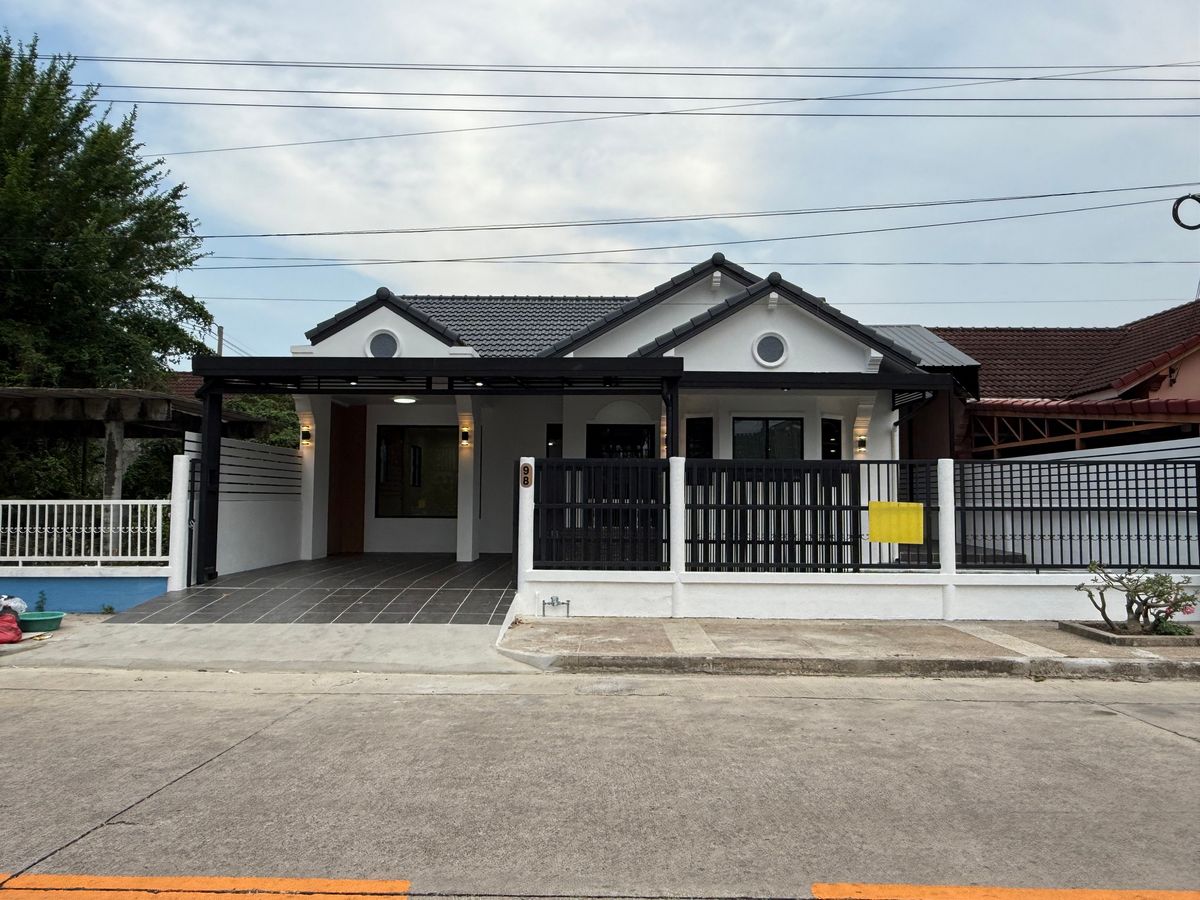 For SaleHouseBang kae, Phetkasem : Great value house! Super beautiful! Single-story house, new renovated, Pud Tan Phetkasem 81, in front of the project, has Tops and 7-Eleven. The opposite is a central garden. The front of the house does not collide. The house is beautiful again.