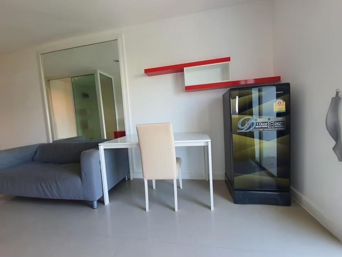 For RentCondoThaphra, Talat Phlu, Wutthakat : Beautiful pool view with a small separate room