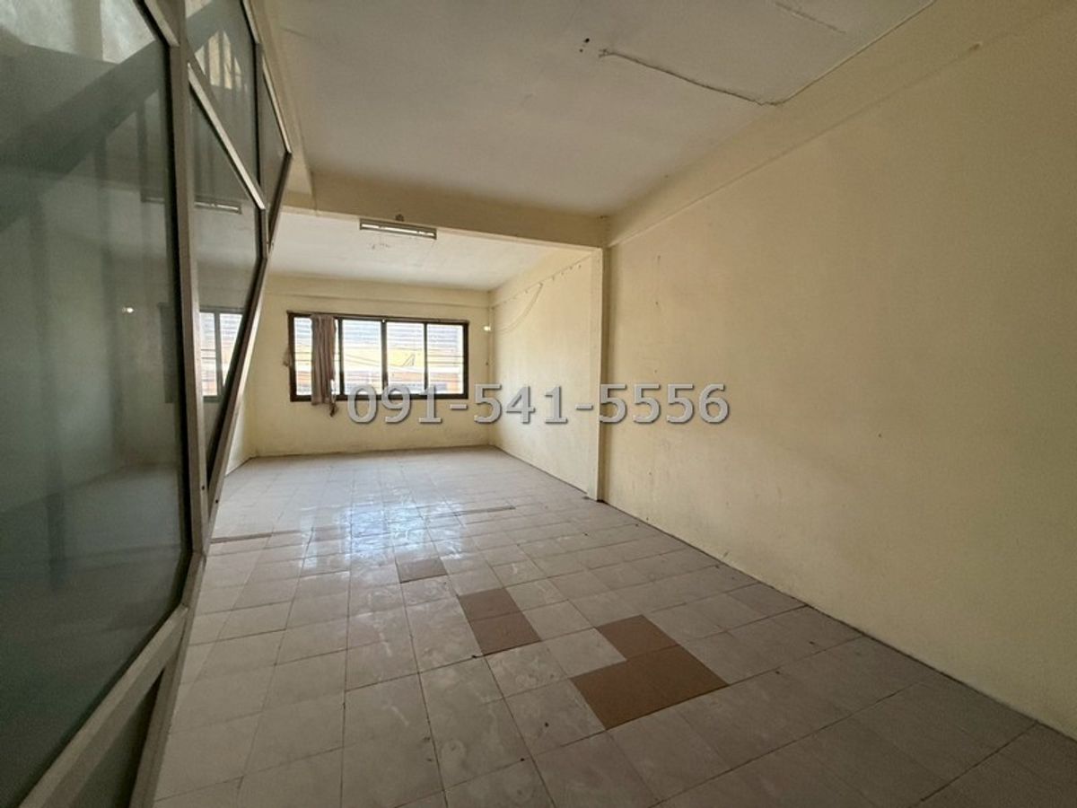 For SaleShop HouseRattanathibet, Sanambinna : Sell ​​3 -story commercial building, area 21.5 sq.w., Rim Road, Soi Nonthaburi 46, Bin Nam Rd.