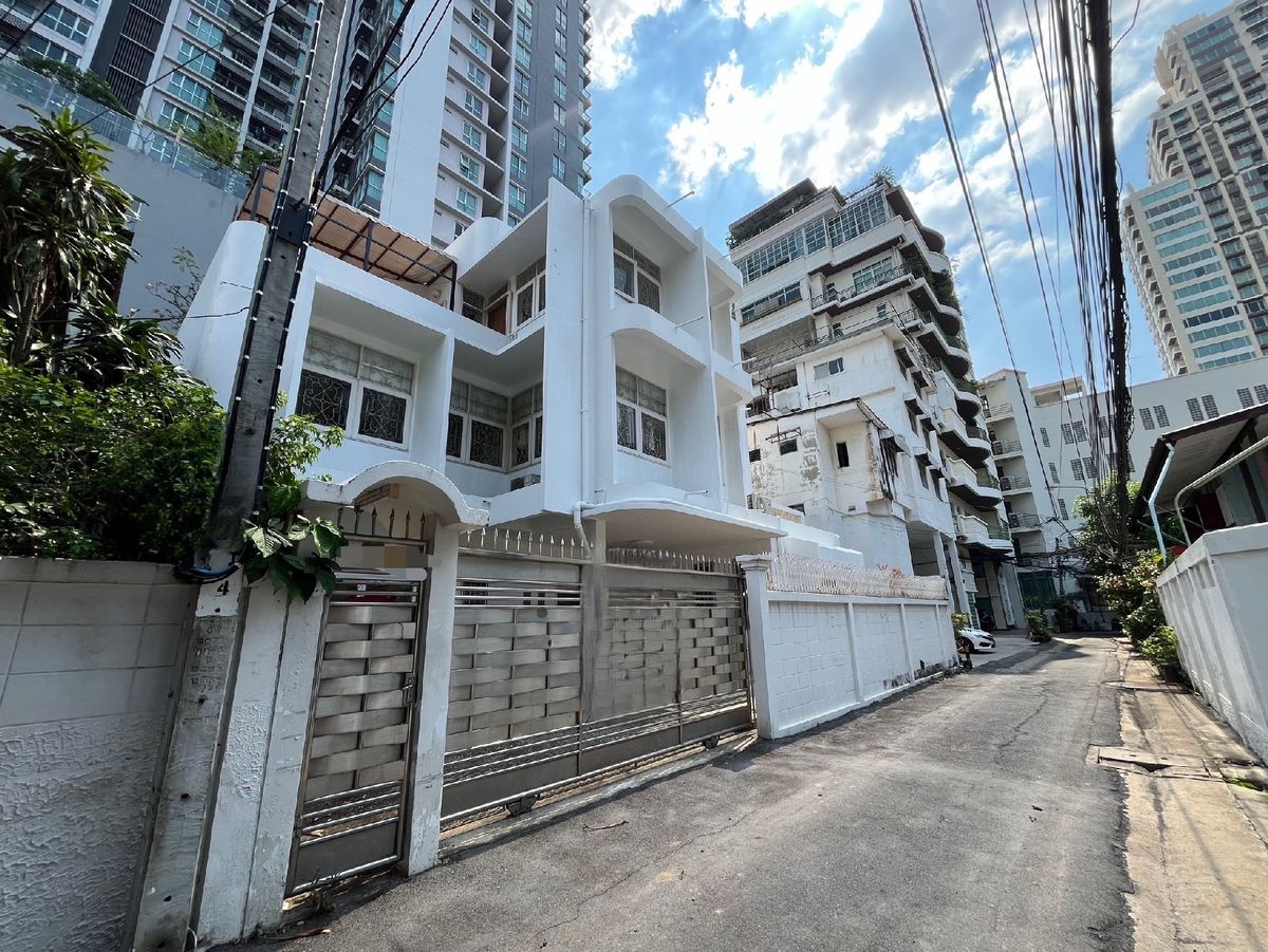 For RentHome OfficeSathorn, Narathiwat : Home for rent, home, office /or rent, do business, clinic, Velness, spa, food massage, Narathiwat Rajanagarindra -Sathorn, near the BTS BTS, only 600 meters, good location, convenient to travel.