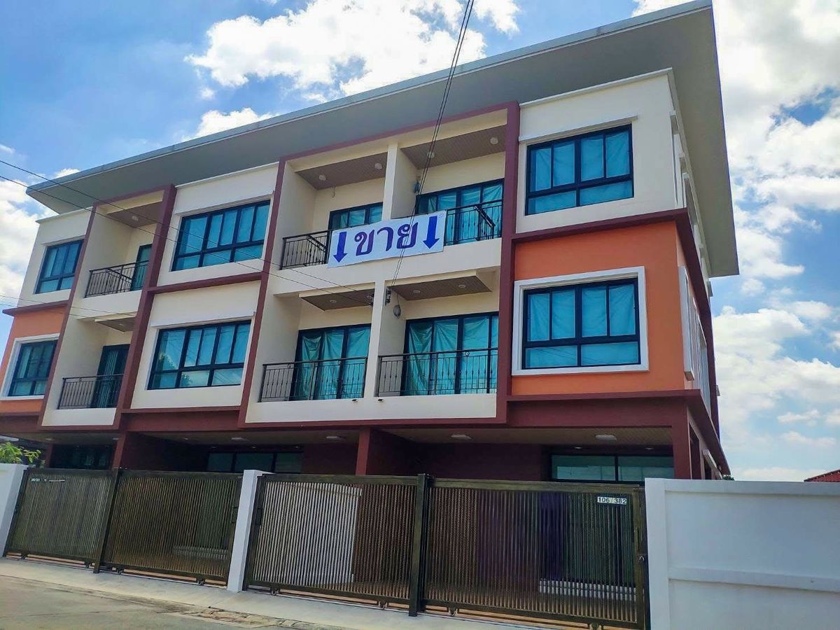 ขายทาวน์โฮมนวมินทร์ รามอินทรา : ทาวโฮมส์ ซอย นวมินทร์ 70 / 3 ห้องนอน (ขาย), Townhomes Soi Nawamin 70 / 3 Bedrooms (SALE) PIK069