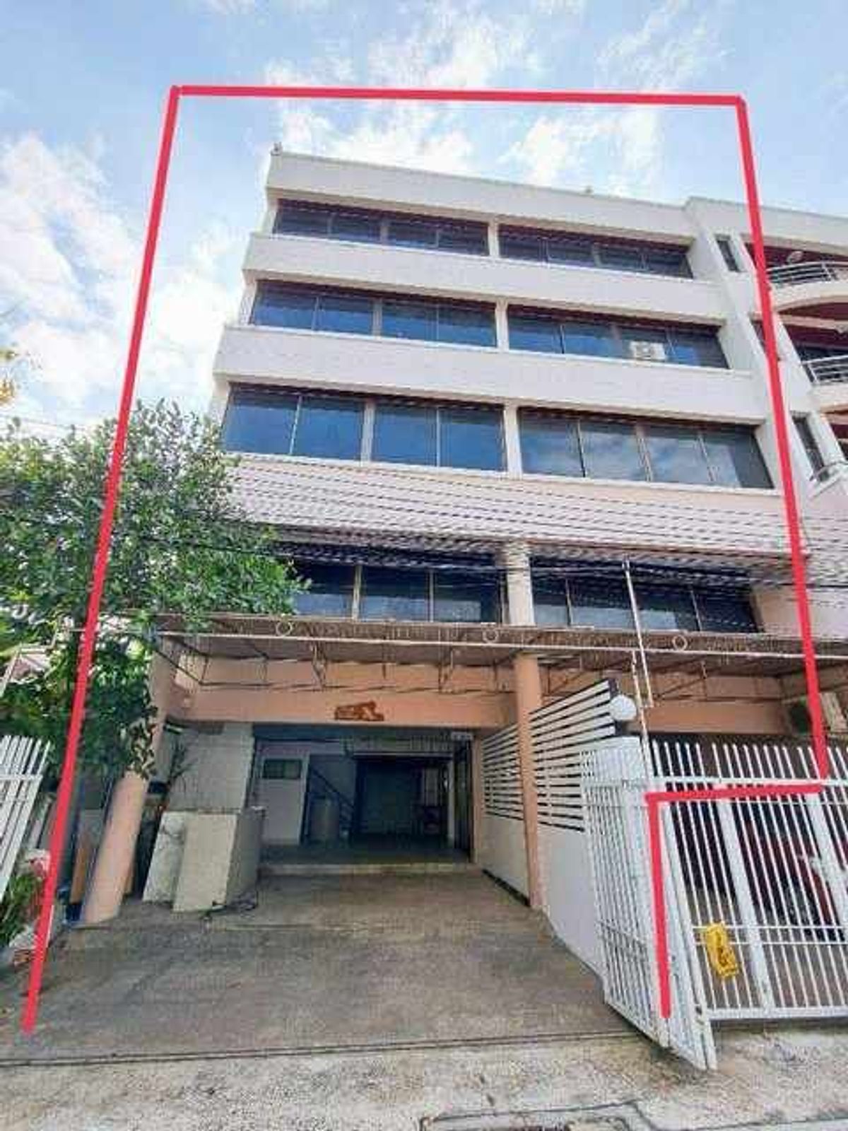 ขายอาคารพาณิชย์ลาดพร้าว เซ็นทรัลลาดพร้าว : ★ Spacious Commercial Building ★ ให้เช่าอาคารพาณิชย์ 5 ชั้น ลาดพร้าว 34 พื้นที่ใช้สอยเยอะ ใกล้ MRT