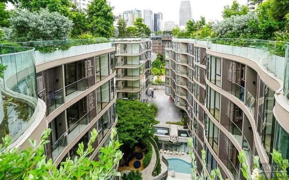 For RentCondoSukhumvit, Asoke, Thonglor : Condo Low Rise 2 BED 2 Bath. The balcony is very wide. The room is beautiful.