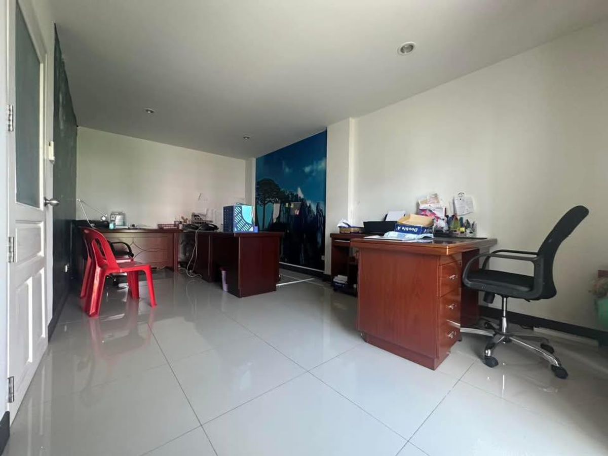 For RentTownhomePattanakan, Srinakarin : Rent a 3-story townhouse, Warodom Place Srinakarin-Onnut Project, Nong Bon Subdistrict, Prawet District, Bangkok (Property Code TT2-47)