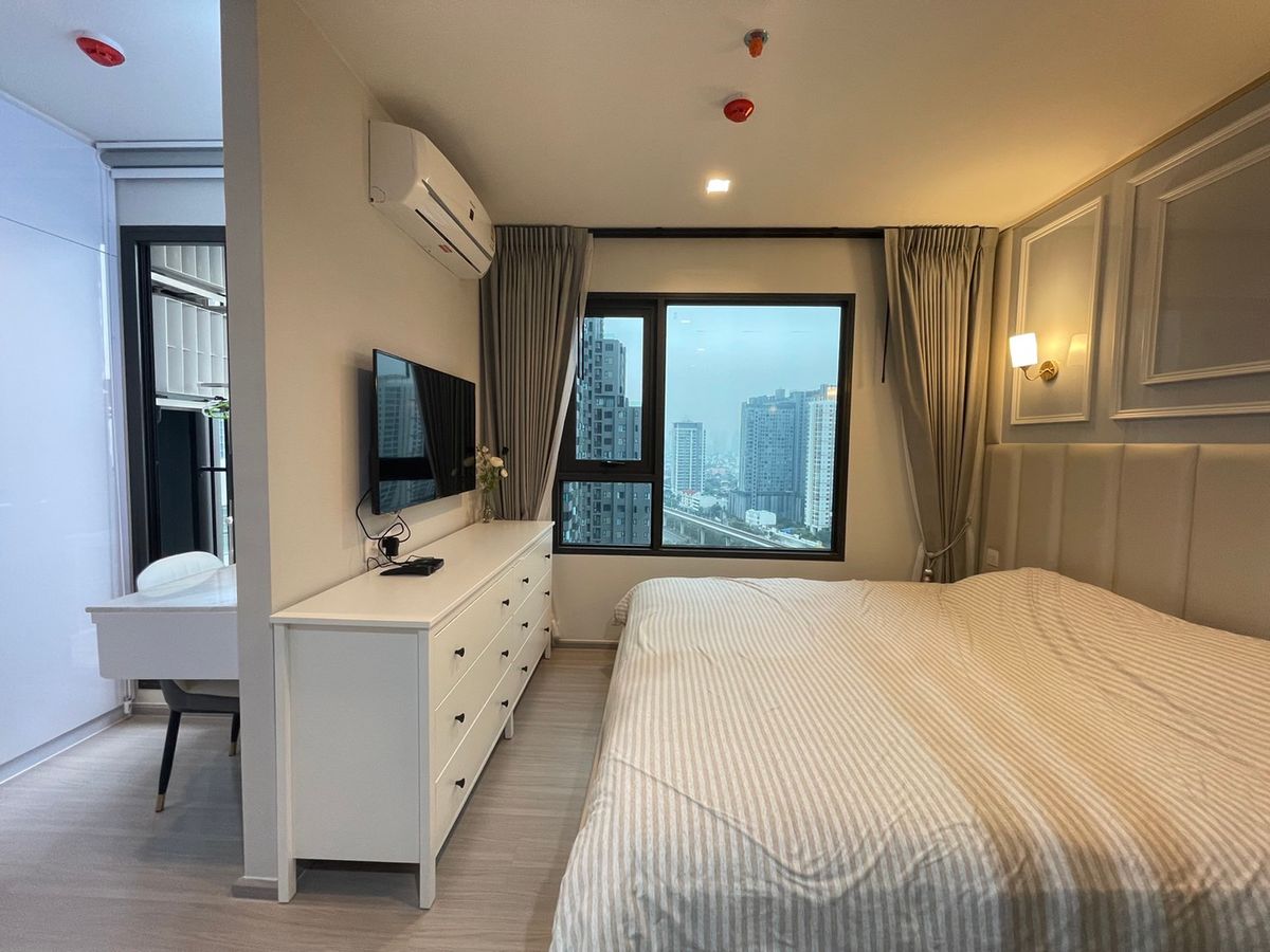 ให้เช่าคอนโดท่าพระ ตลาดพลู วุฒากาศ : Life Sathorn Sierra 1 bedroom, Fully Furnished, ห้องสวย Style มินิมอล สอบถามได้ครับ