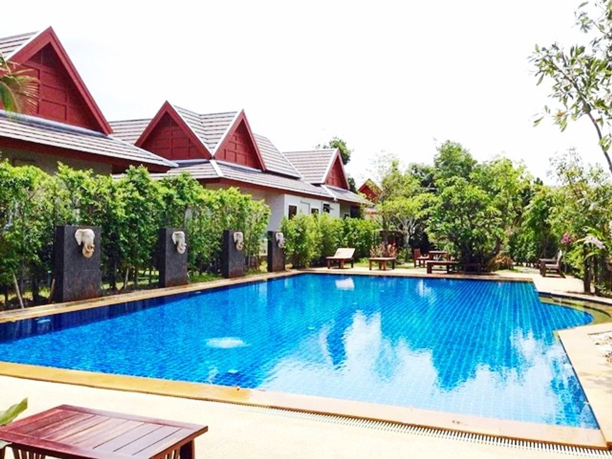 For RentHouseRayong : Germany German Sea View 3.3 km. Mae Ramphueng Beach 1 km. 165 sq.m. 50 sq.w. Full 2 ​​bedrooms, 2 bathrooms in Rai 1.6 km.