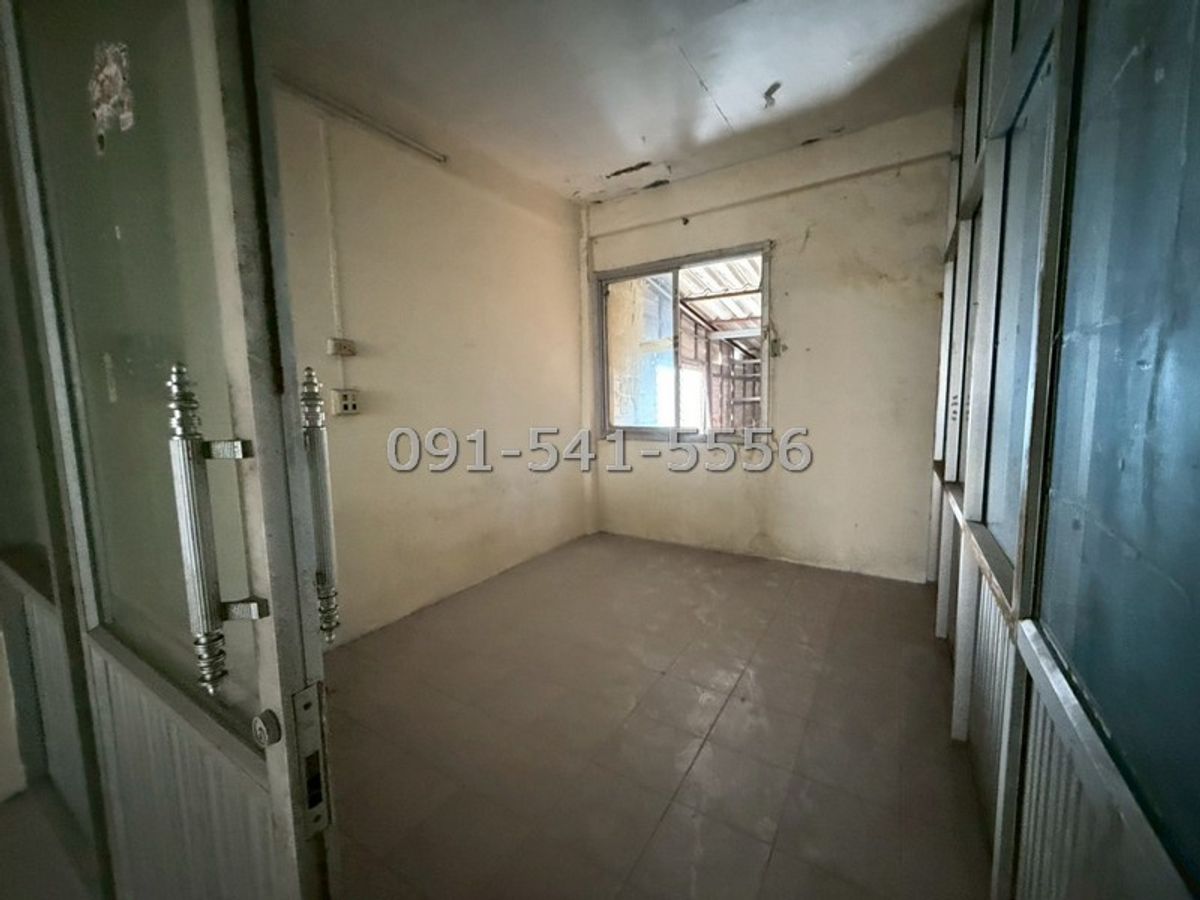 For SaleShop HouseRattanathibet, Sanambinna : Sell ​​3 -story commercial building, area 21.5 sq.w., Rim Road, Soi Nonthaburi 46, Bin Nam Rd.