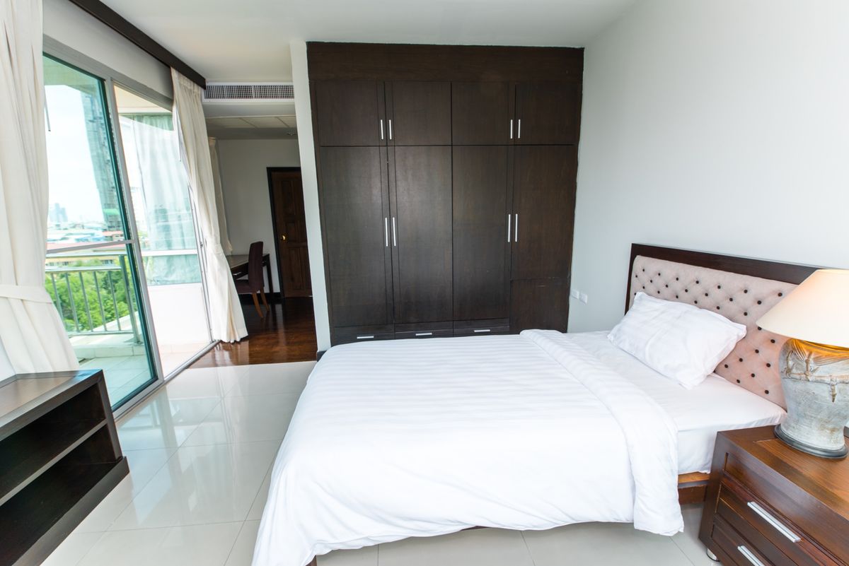 For RentCondoSathorn, Narathiwat : 3BR PET Friendly and Spacious 180 SQM BTS Chongnonsi 75,000 Per month