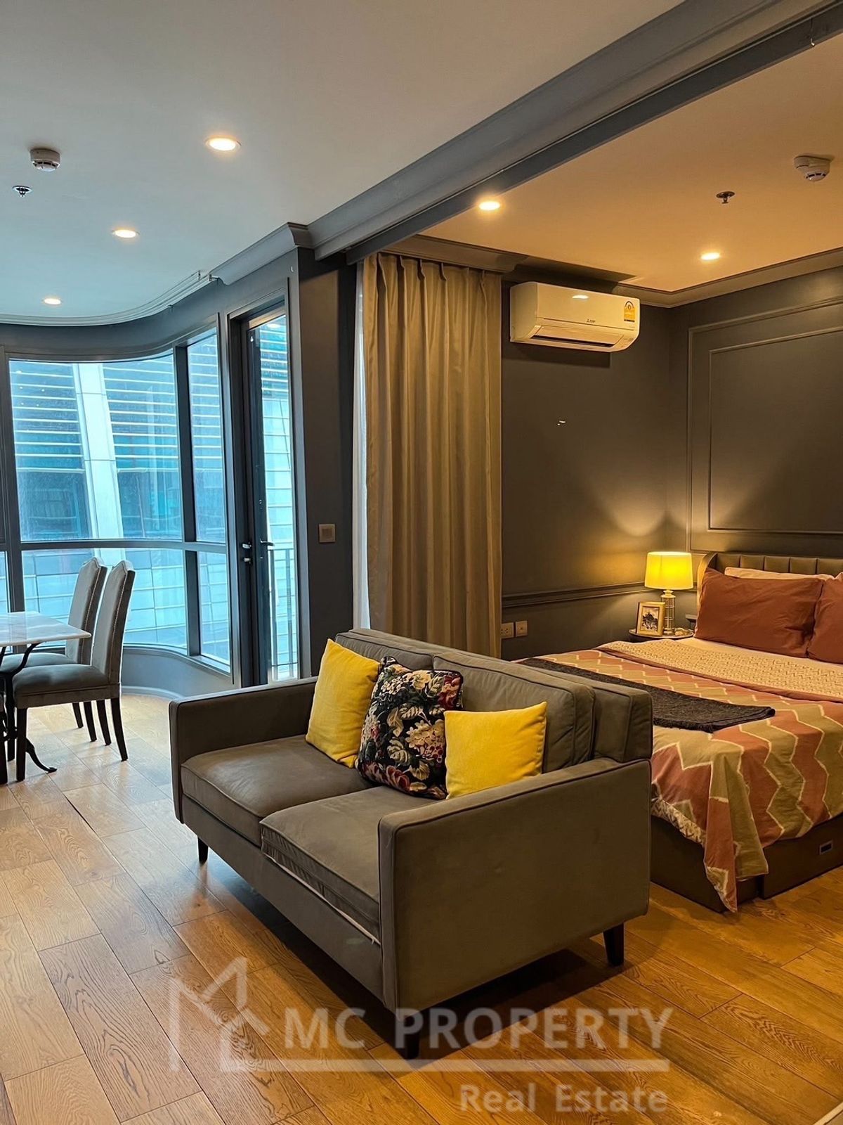 For RentCondoRatchathewi,Phayathai : Q Chidlom 1 bedroom 35sqm 20fl++ for rent only 24,000 please contact 0816878954