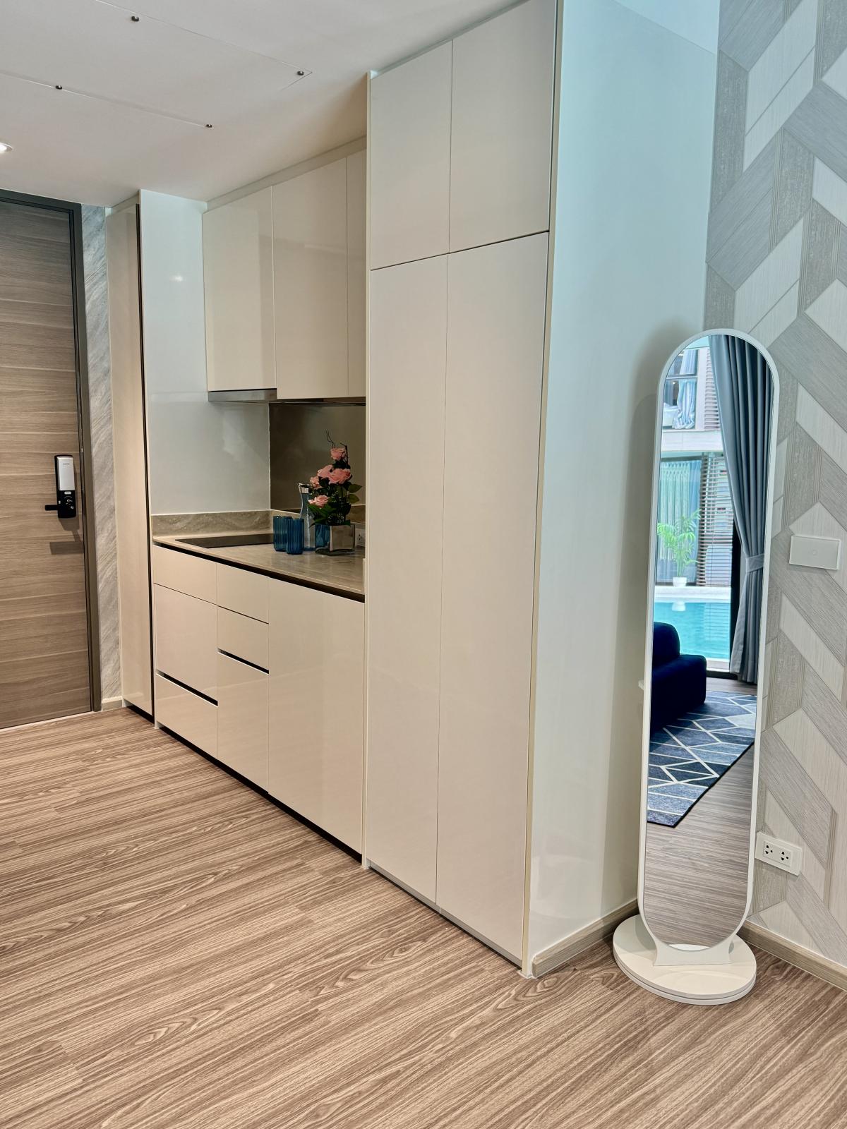 For RentCondoSukhumvit, Asoke, Thonglor : 30/03/2026, Luxury in Asoke! 3 bedrooms 110 sqm. Near BTS/MRTFor rent with complete facilities Price 99,000 THB/month 0642748883