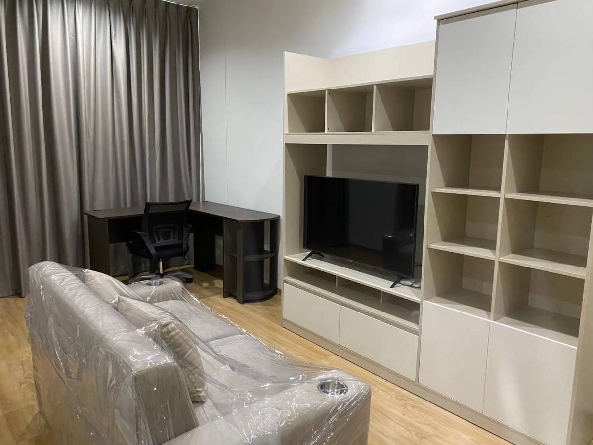 ให้เช่าคอนโดราชเทวี พญาไท : 03/04/2026, เช่า Villa Rachatewi สตูดิโอ 40 ตรม. ใจกลางราชเทวี ใกล้ BTS เพียง 20,000 บาท/เดือน! 
พร้อมสิ่งอำนวยความสะดวกครบครัน สระว่ายน้ำ ฟิตเนส ระบบรักษาความปลอดภัย 24 ชั่วโมง! 0642748883