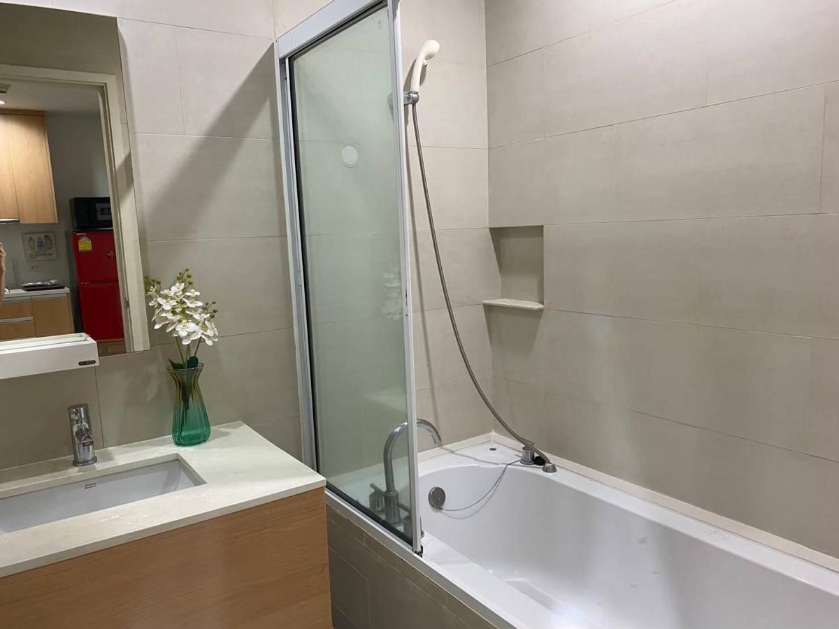 ให้เช่าคอนโดราชเทวี พญาไท : 03/04/2026, เช่า Villa Rachatewi สตูดิโอ 40 ตรม. ใจกลางราชเทวี ใกล้ BTS เพียง 20,000 บาท/เดือน! 
พร้อมสิ่งอำนวยความสะดวกครบครัน สระว่ายน้ำ ฟิตเนส ระบบรักษาความปลอดภัย 24 ชั่วโมง! 0642748883