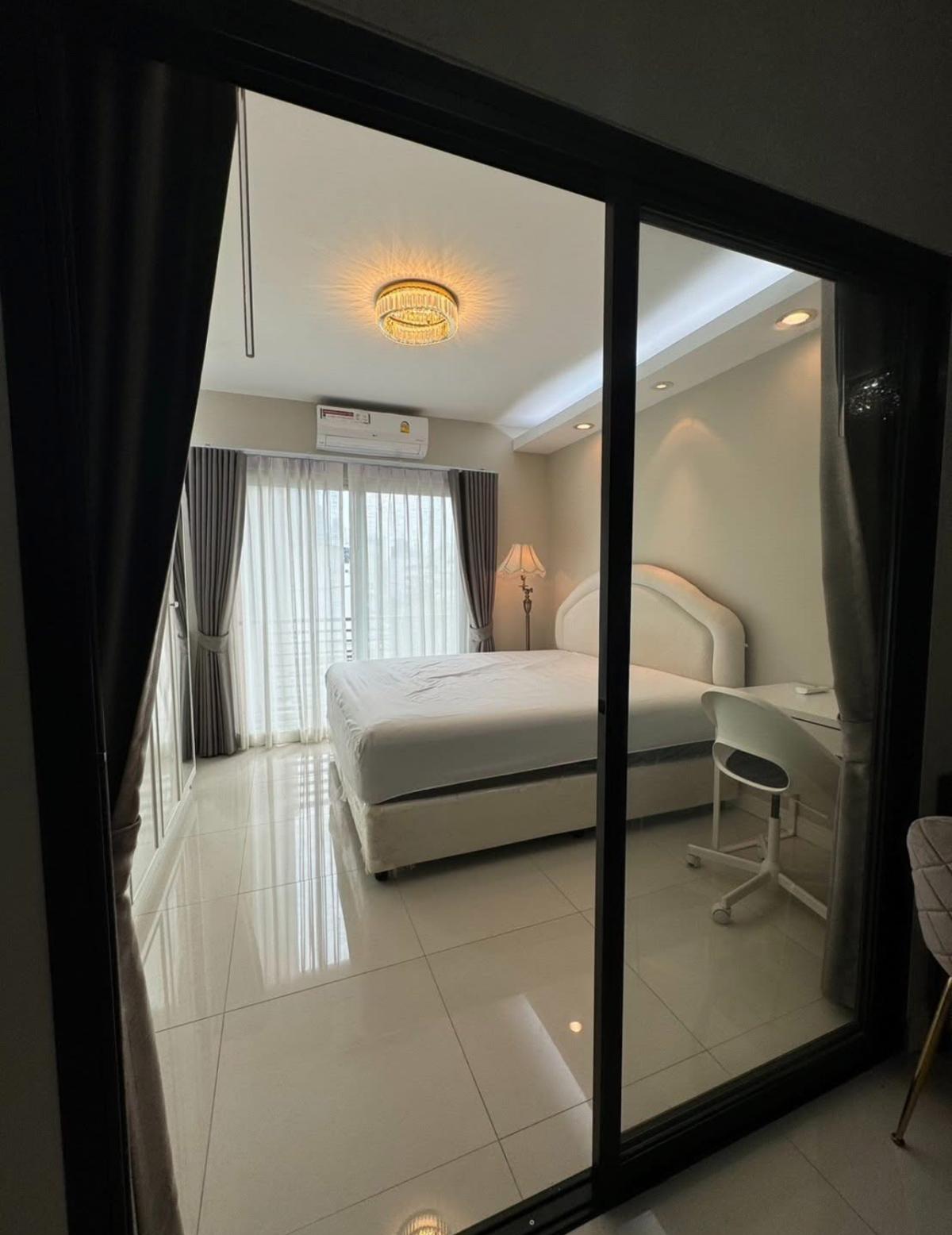 For RentCondoAri,Anusaowaree : 03/04/2026, Ready to move in! The Seed Phaholyothin 14, 1 bedroom, 14,500 THB/month. Close to Ari BTS.
Beautiful condo, convenient, fully equipped with amenities! 0642748883