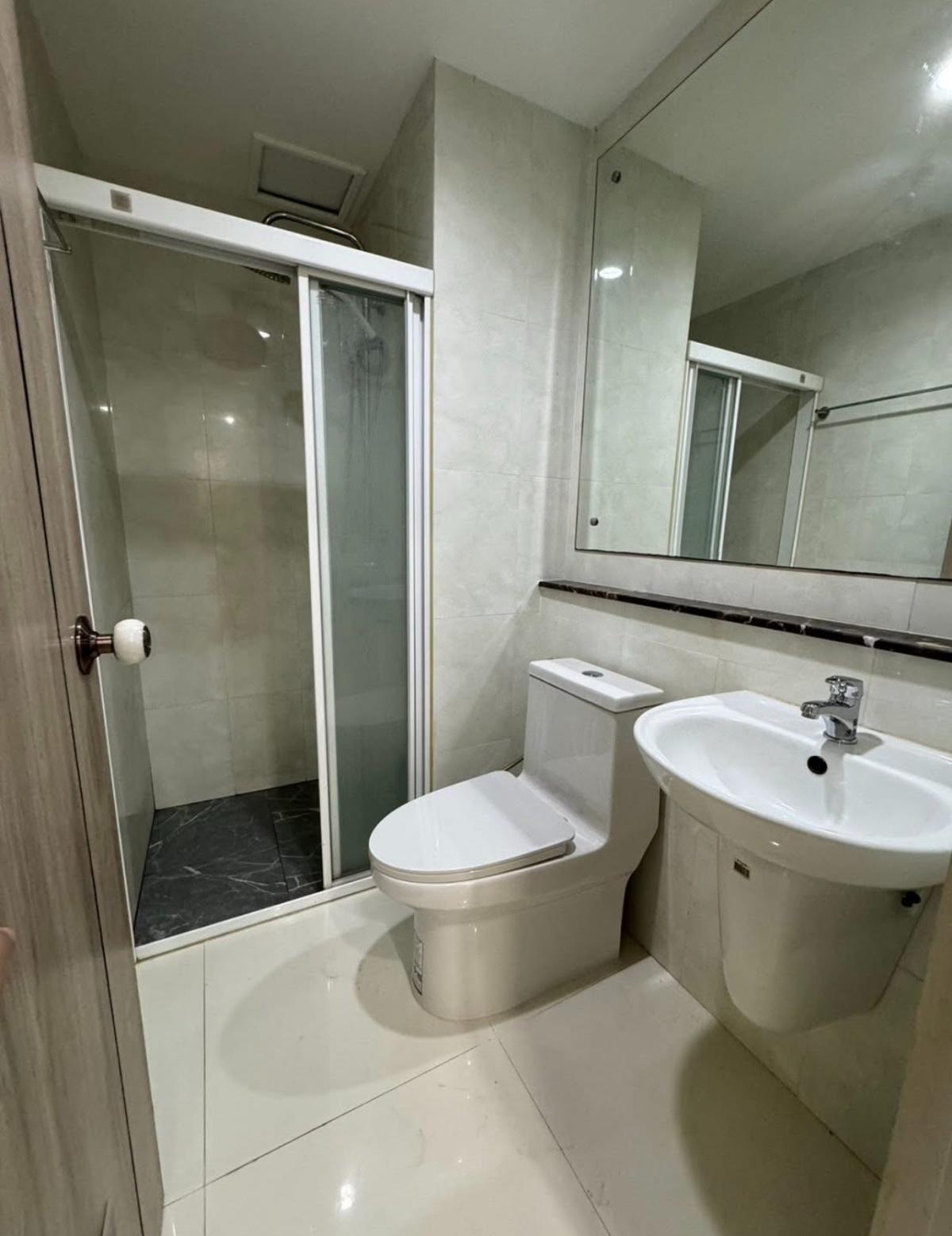 For RentCondoAri,Anusaowaree : 03/04/2026, Ready to move in! The Seed Phaholyothin 14, 1 bedroom, 14,500 THB/month. Close to Ari BTS.
Beautiful condo, convenient, fully equipped with amenities! 0642748883