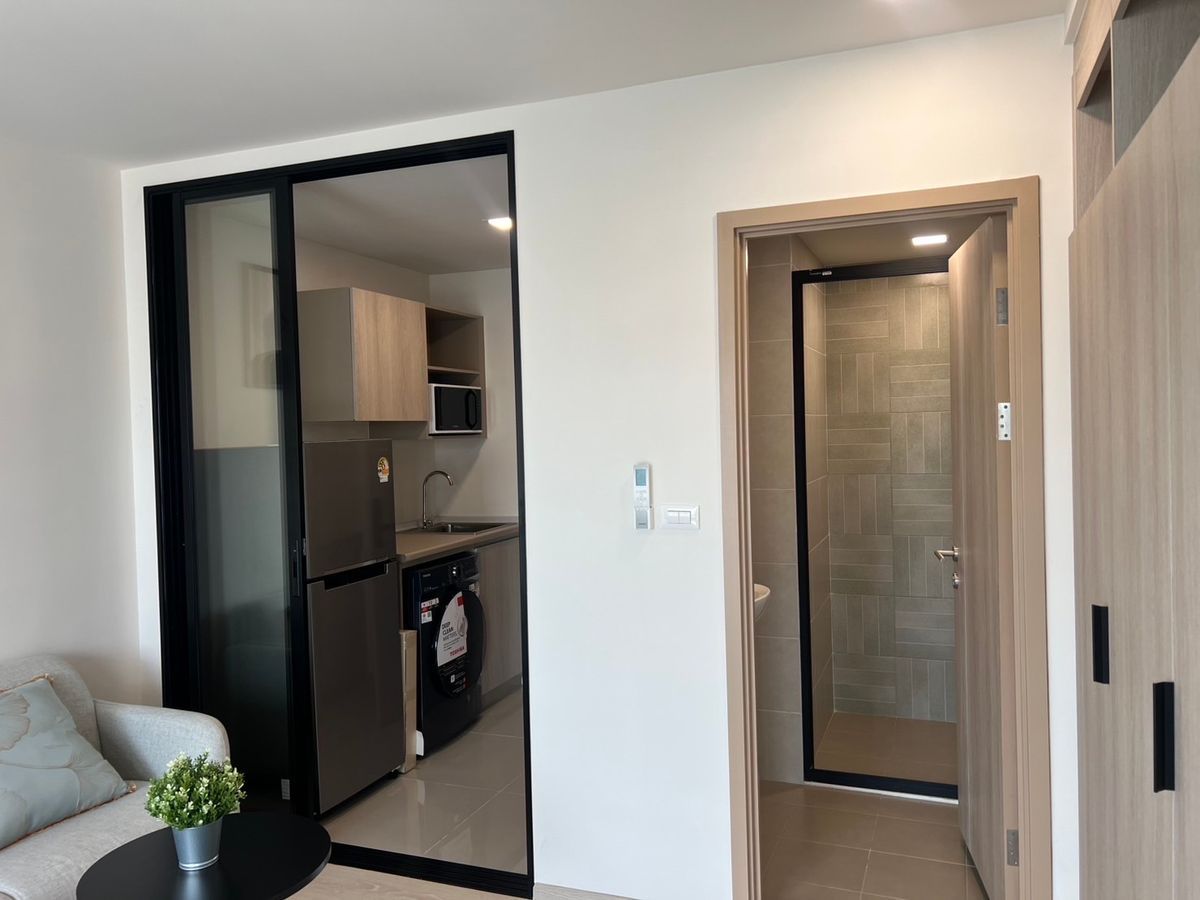 For RentCondoPathum Thani,Rangsit, Thammasat : D Condo Hype Room, Rangsit, beautifully decorated, brand new, on the main road, opposite Bangkok University with