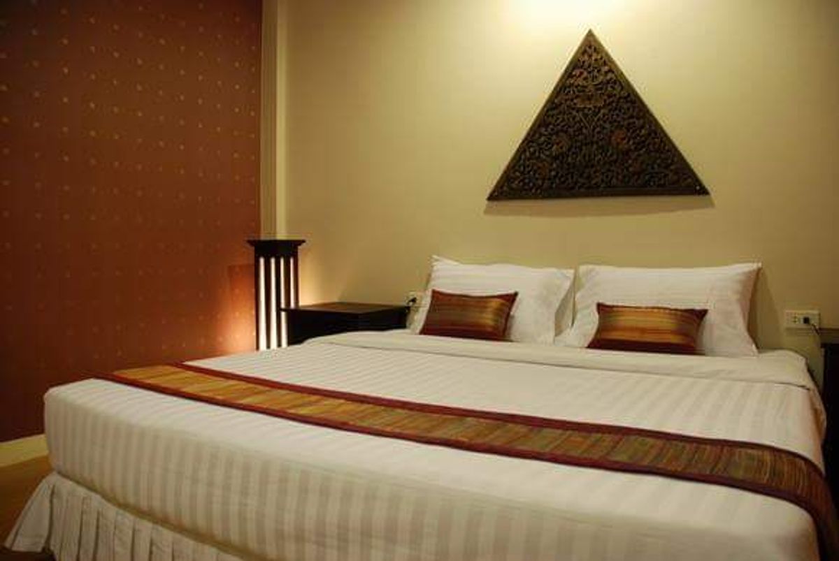 For SaleTownhomeRama9, Petchburi, RCA : 3 -storey townhouse for sale, Soi Ratchada 7 (Natong), 5 bedrooms, 5 bathrooms (S4751)