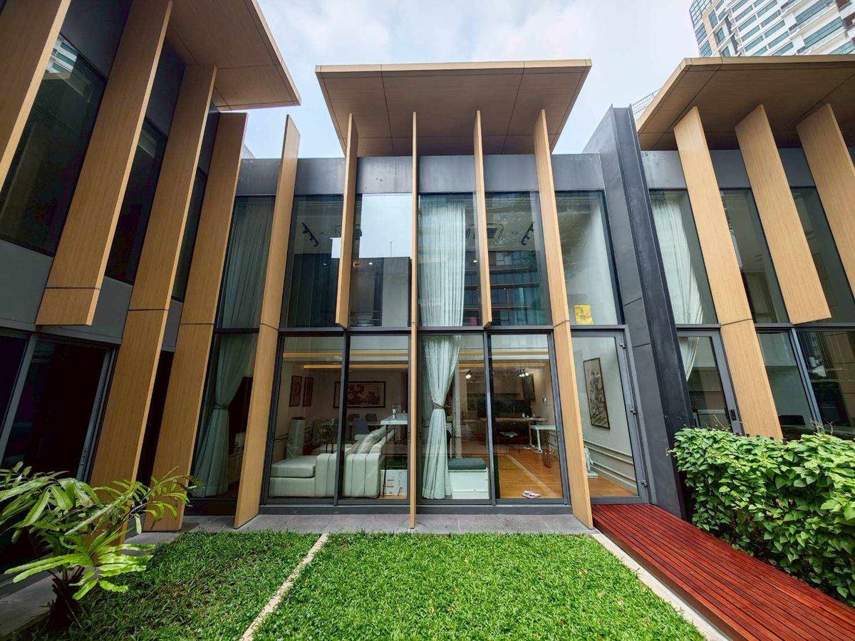 ขายคอนโดสุขุมวิท อโศก ทองหล่อ :  Luxury Condo at The Lumpini 24 พื้นที่ใช้สอยขนาดใหญ่ถึง 178 ตร.ม.3 ห้องนอน  2 ห้องน้ำ ที่จอดรถ 2 คัน (1 ช่องประจำ)