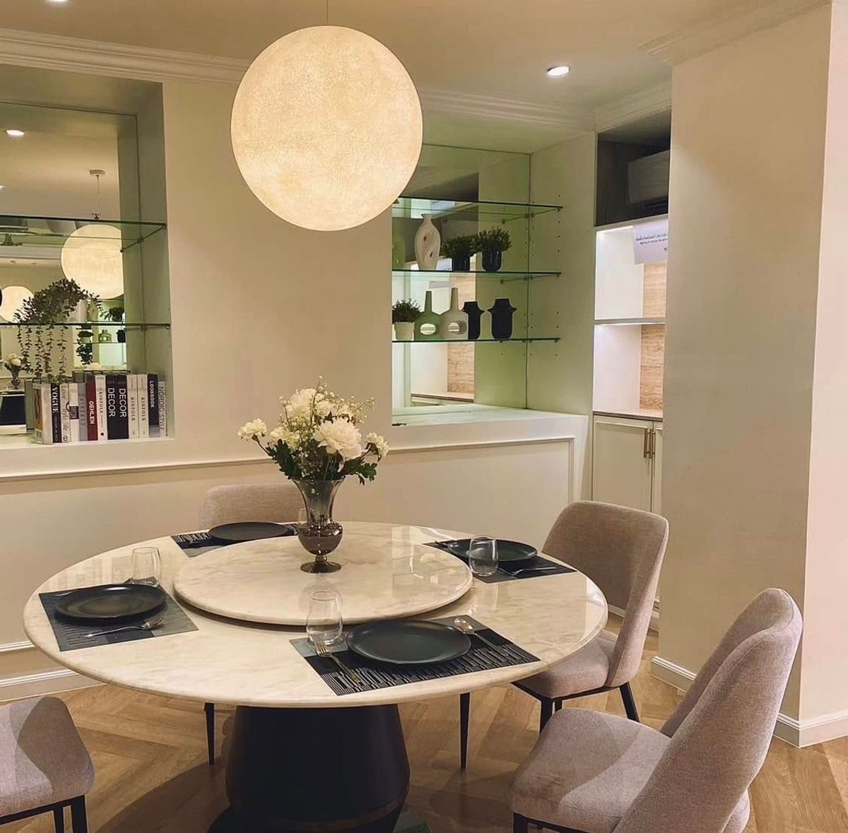 ขายคอนโดสุขุมวิท อโศก ทองหล่อ : For Sale The Moonstone Thonglor Sukhumvit 59 คอนโดรีโนเวทห้องใหญ่ ติดต่อ 095-530-0101 (เอ็มมี่)