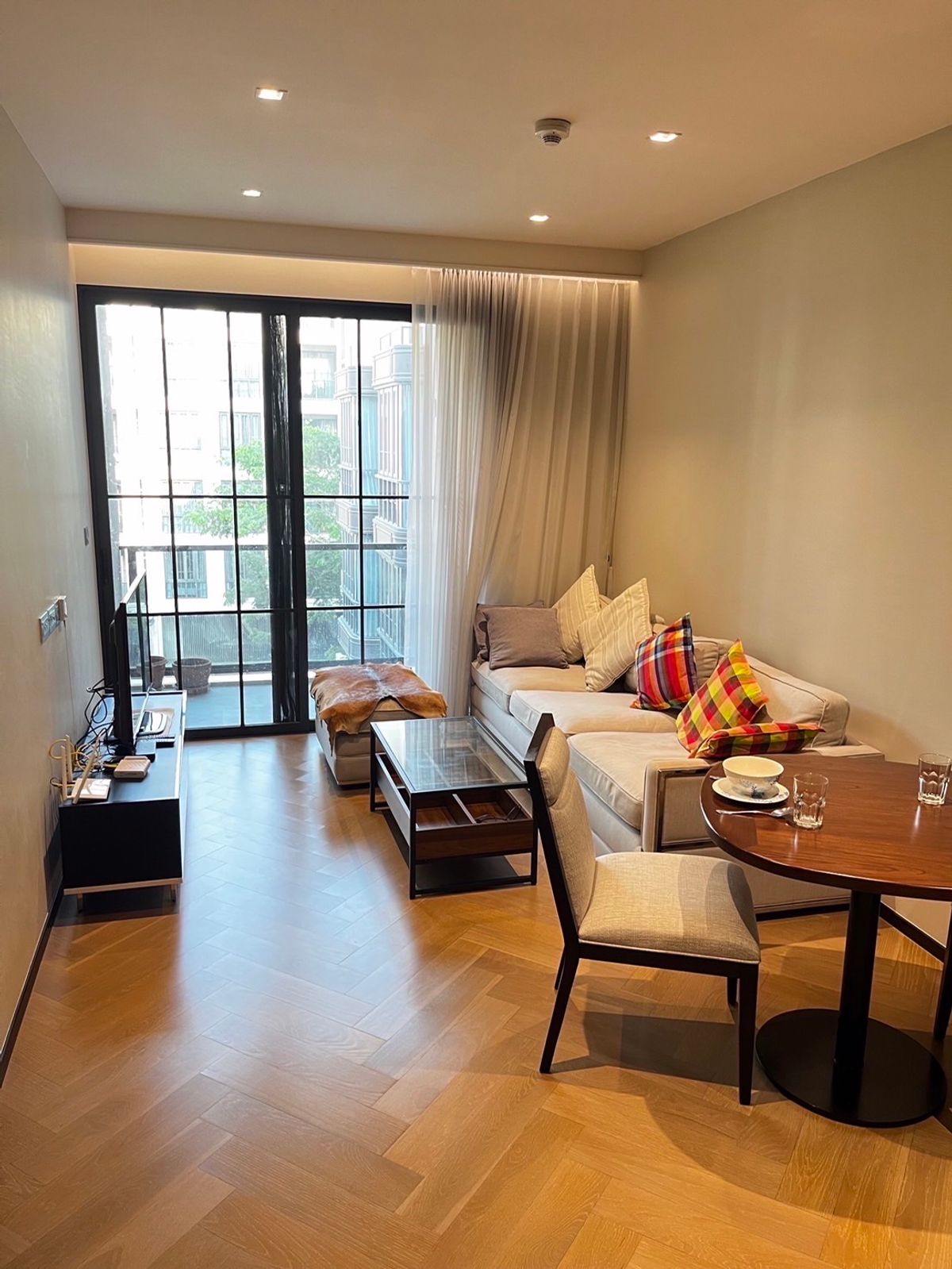 For RentCondoSukhumvit, Asoke, Thonglor : Rent The Reserve Sukhumvit61 (2Bad2Bath 66 sqm.) Beautiful room, very new condition, only 60,000 baht. Tel.08062693 Khun Bam