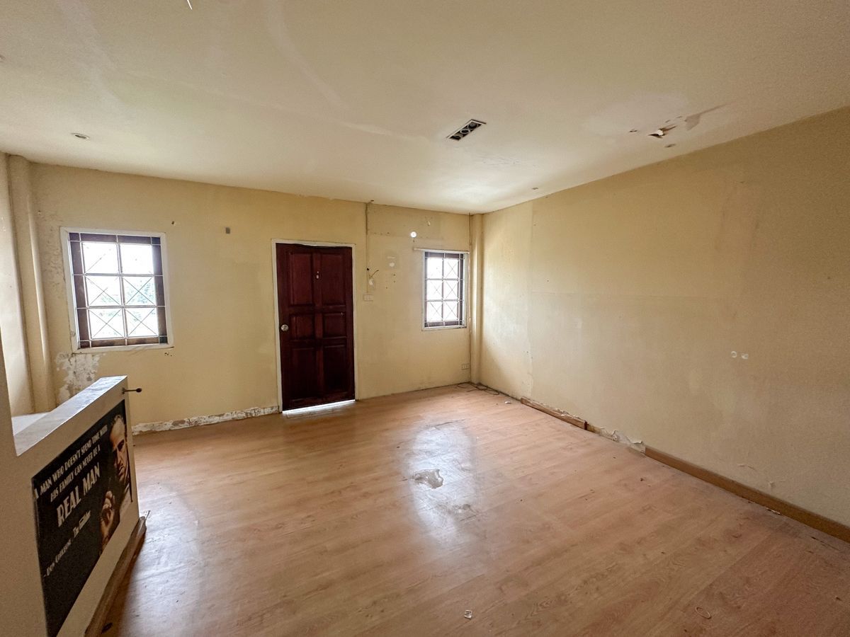For SaleTownhomeRama9, Petchburi, RCA : Townhouse for sale, Inthamara 41, area 33 sq.w. 4 bedrooms, 3 bathrooms (S4750)