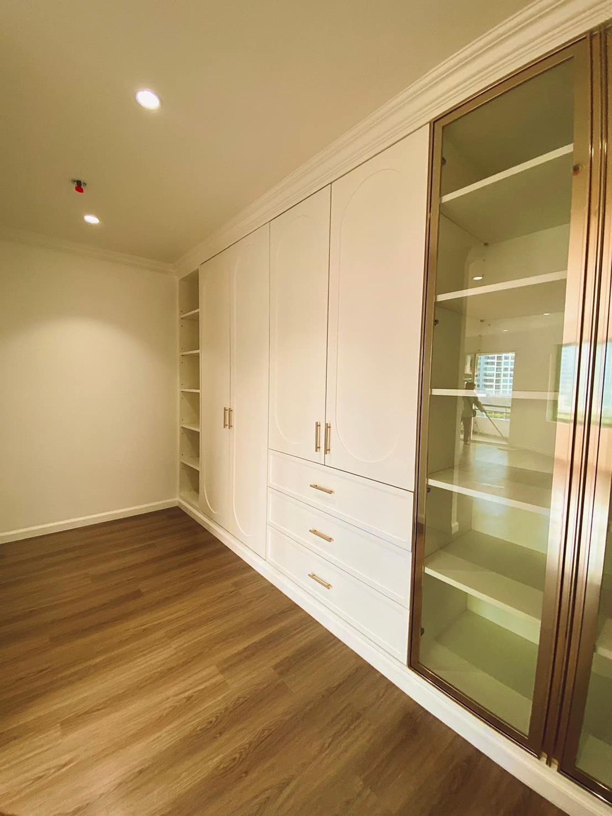 For SaleCondoSukhumvit, Asoke, Thonglor : For Sale The Moonstone Thonglor Sukhumvit 59 Reign Condo, large room, contact 095-530-0101 (Emi)