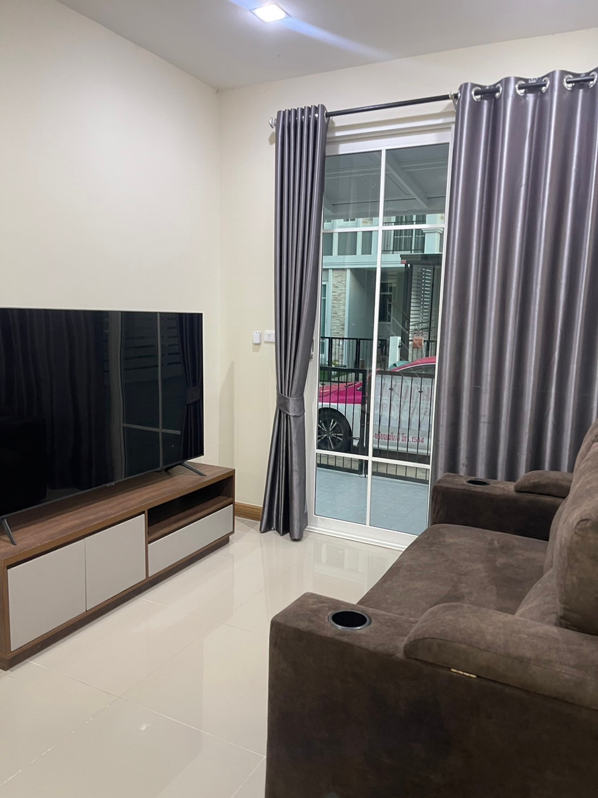 ให้เช่าทาวน์โฮมปทุมธานี รังสิต ธรรมศาสตร์ : ให้เช่าทาวน์โฮม แต่งเฟอร์พร้อมอยู่ ✅18,000/เดือน✅ โกลเด้นทาวน์ วิภาวดี-รังสิต