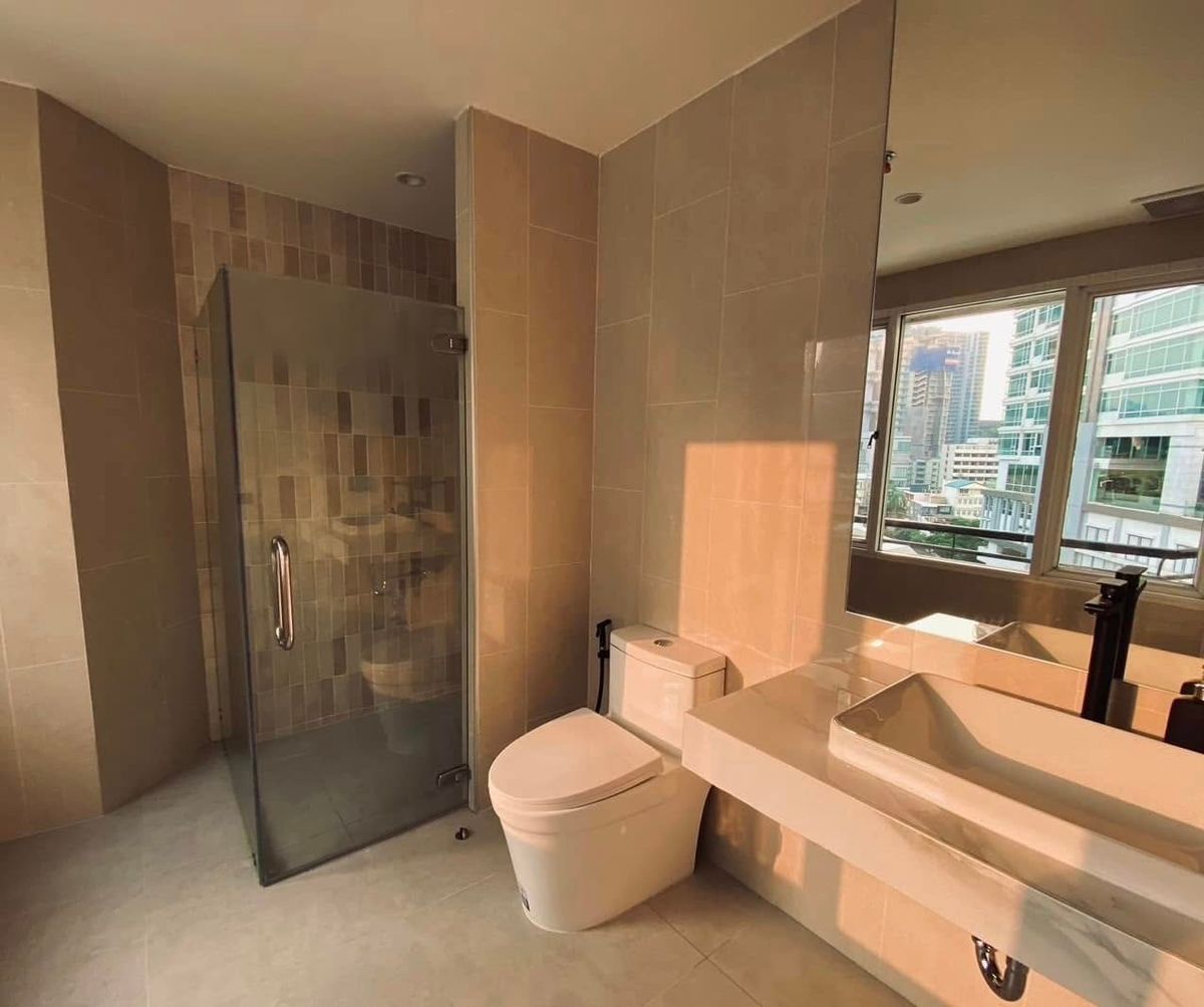 For SaleCondoSukhumvit, Asoke, Thonglor : For Sale The Moonstone Thonglor Sukhumvit 59 Reign Condo, large room, contact 095-530-0101 (Emi)