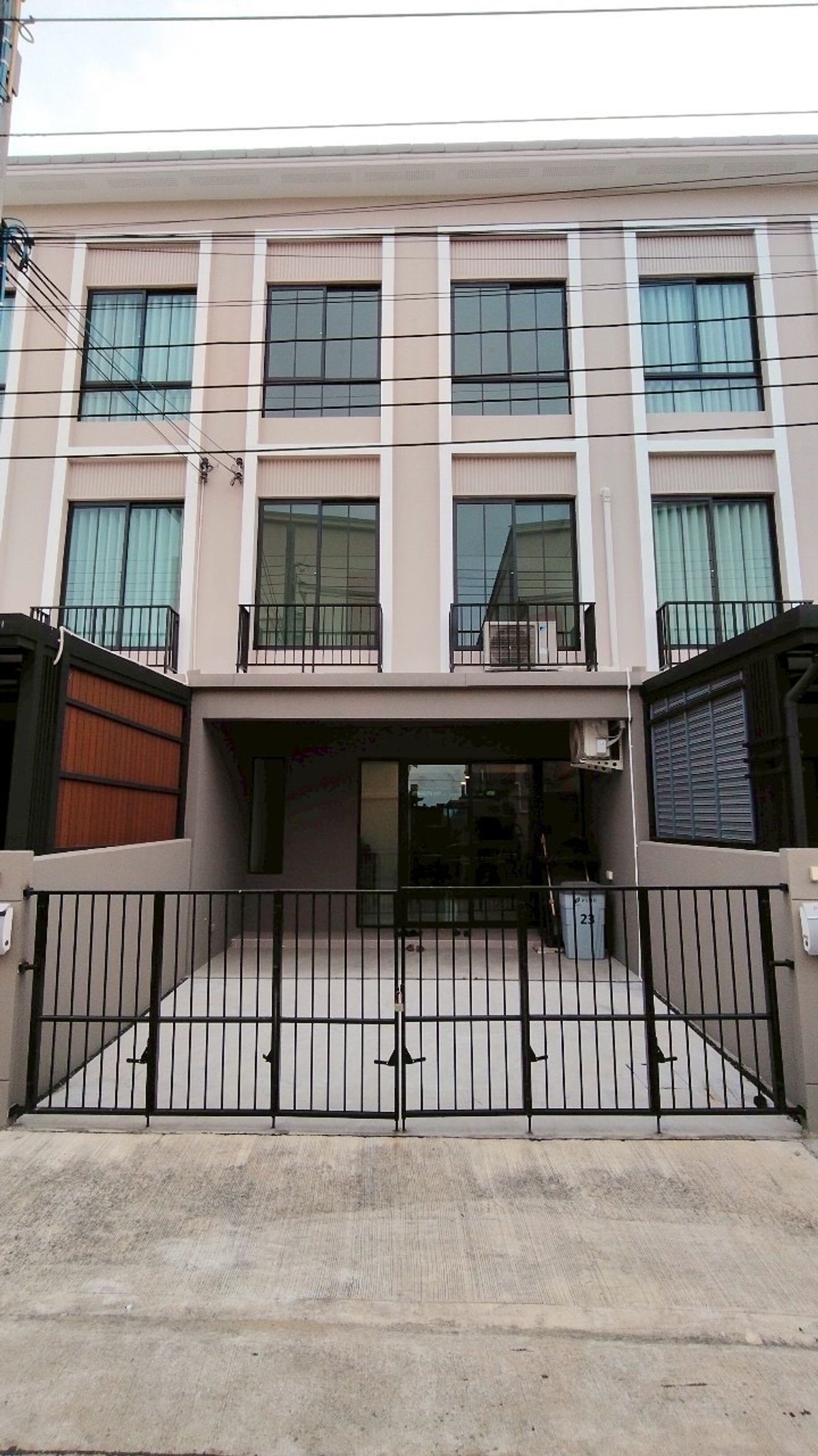 ขายทาวน์โฮมบางแค เพชรเกษม : ขายทาวน์โฮมหรู สไตล์ Colonial Classic บ้านใหม่มาก ยังไม่เคยอยู่อาศัย ทาวน์โฮม 3 ชั้น โครงการ “PATIO” กัลปพฤกษ์-สาทร