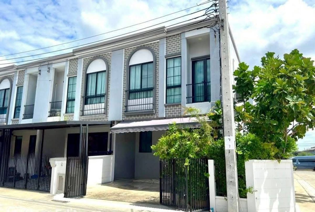 ขายทาวน์โฮมราษฎร์บูรณะ สุขสวัสดิ์ : ขายทาวน์โฮม 2 ชั้น 🏠 ชีวาโฮม สุขสวัสดิ์ - ประชาอุทิศ บ้านสวย หลังมุม พร้อมอยู่ ขนาด 25.1 ตร.ว 4 ห้องนอน สไตล์ Modern Loft สภาพดี อยู่ต้นโครงการ✔️