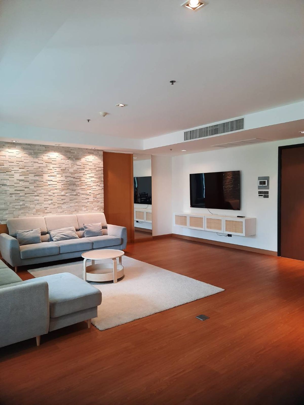 ให้เช่าคอนโดสุขุมวิท อโศก ทองหล่อ : Rare unit for rent 4 bedrooms 297 sqm.200,000.- Baht/month