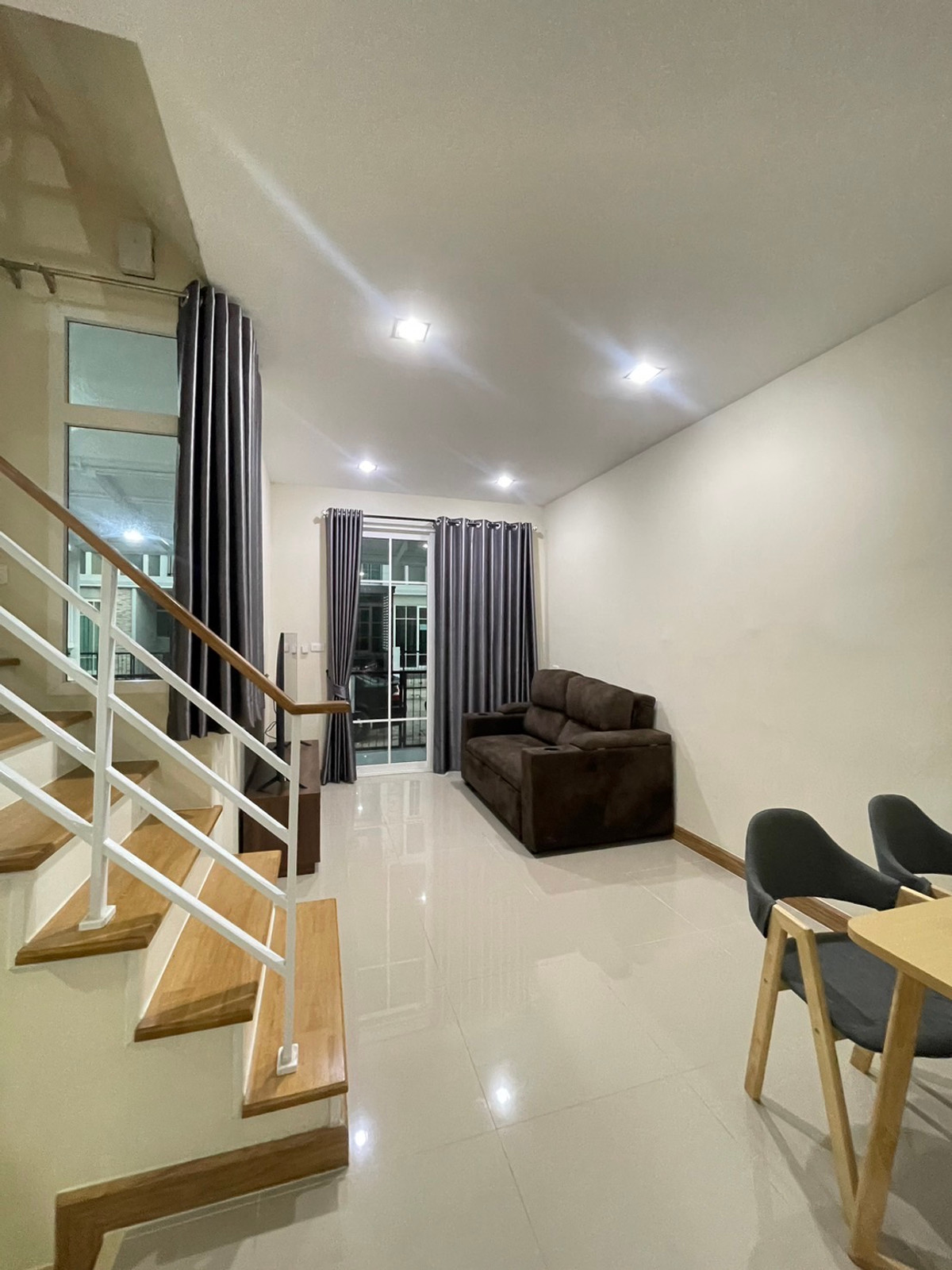 ให้เช่าทาวน์โฮมปทุมธานี รังสิต ธรรมศาสตร์ : ให้เช่าทาวน์โฮม แต่งเฟอร์พร้อมอยู่ ✅18,000/เดือน✅ โกลเด้นทาวน์ วิภาวดี-รังสิต