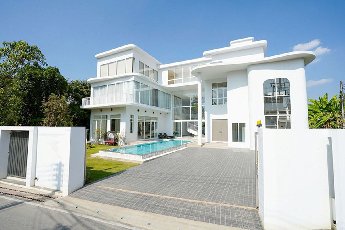 For RentHouseChiang Mai : Pool Villa for rent 250,000 baht per month, near German Christian School, Chiang Mai, only 5 minutes No. 15H683