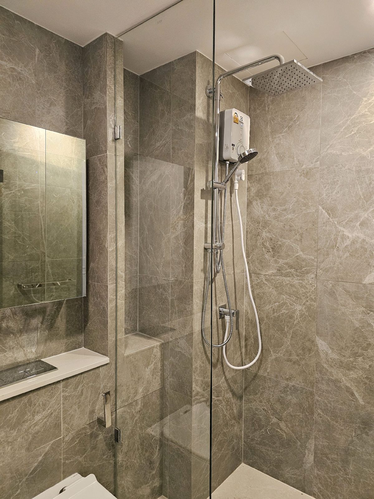 For RentCondoRatchadapisek, Huaikwang, Suttisan : 🔥For urgent rent🔥Soho Bangkok Ratchada near MRT Huai Khwang, extra large room size, Low Floor (foreigners welcome)