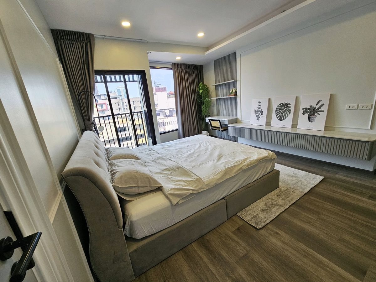 For RentCondoRatchadapisek, Huaikwang, Suttisan : 🔥For urgent rent🔥Soho Bangkok Ratchada near MRT Huai Khwang, extra large room size, Low Floor (foreigners welcome)