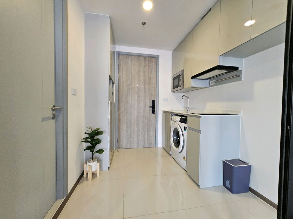 For RentCondoRatchadapisek, Huaikwang, Suttisan : 🔥For urgent rent🔥Soho Bangkok Ratchada near MRT Huai Khwang, extra large room size, Low Floor (foreigners welcome)
