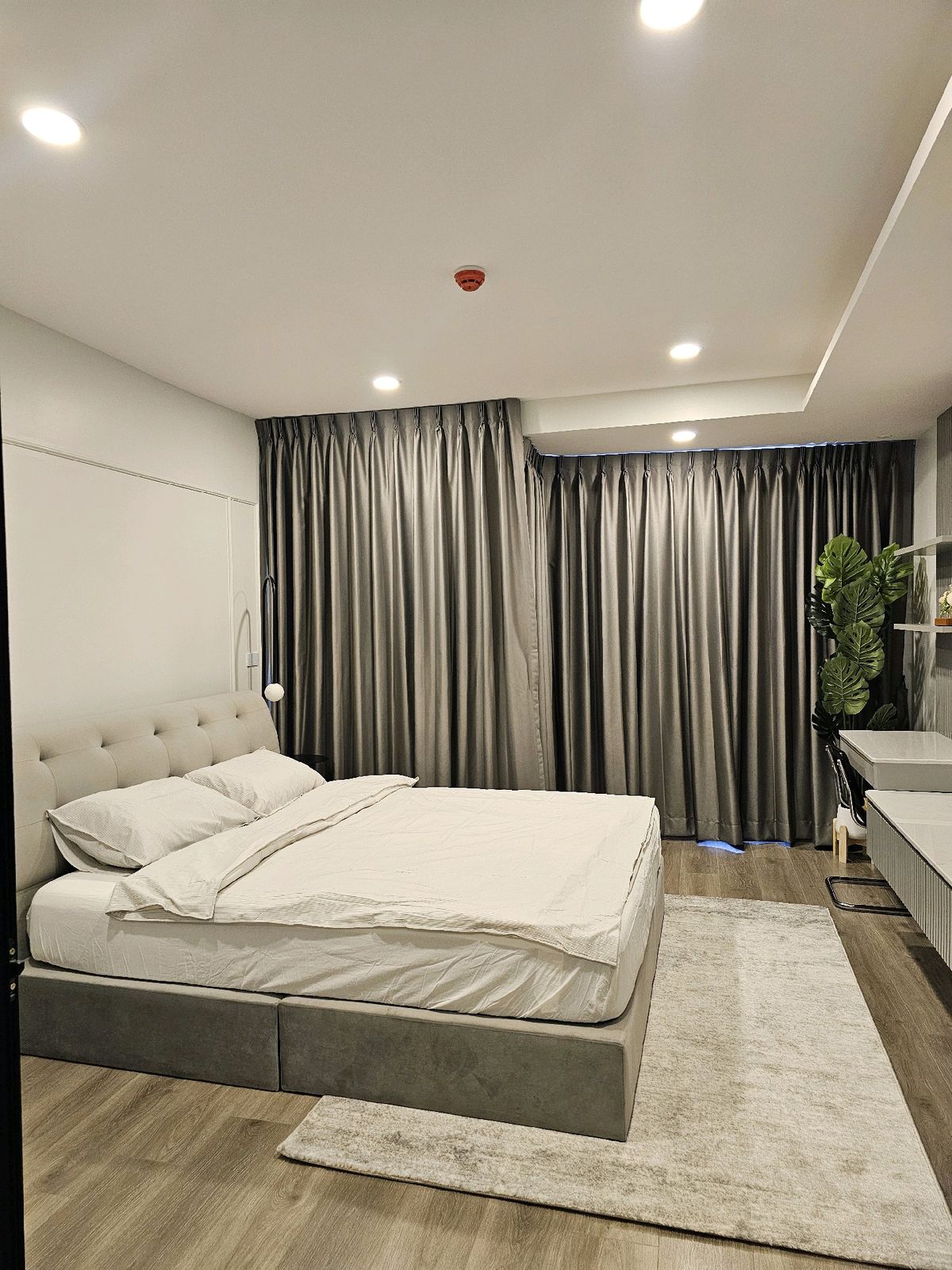 For RentCondoRatchadapisek, Huaikwang, Suttisan : 🔥For urgent rent🔥Soho Bangkok Ratchada near MRT Huai Khwang, extra large room size, Low Floor (foreigners welcome)