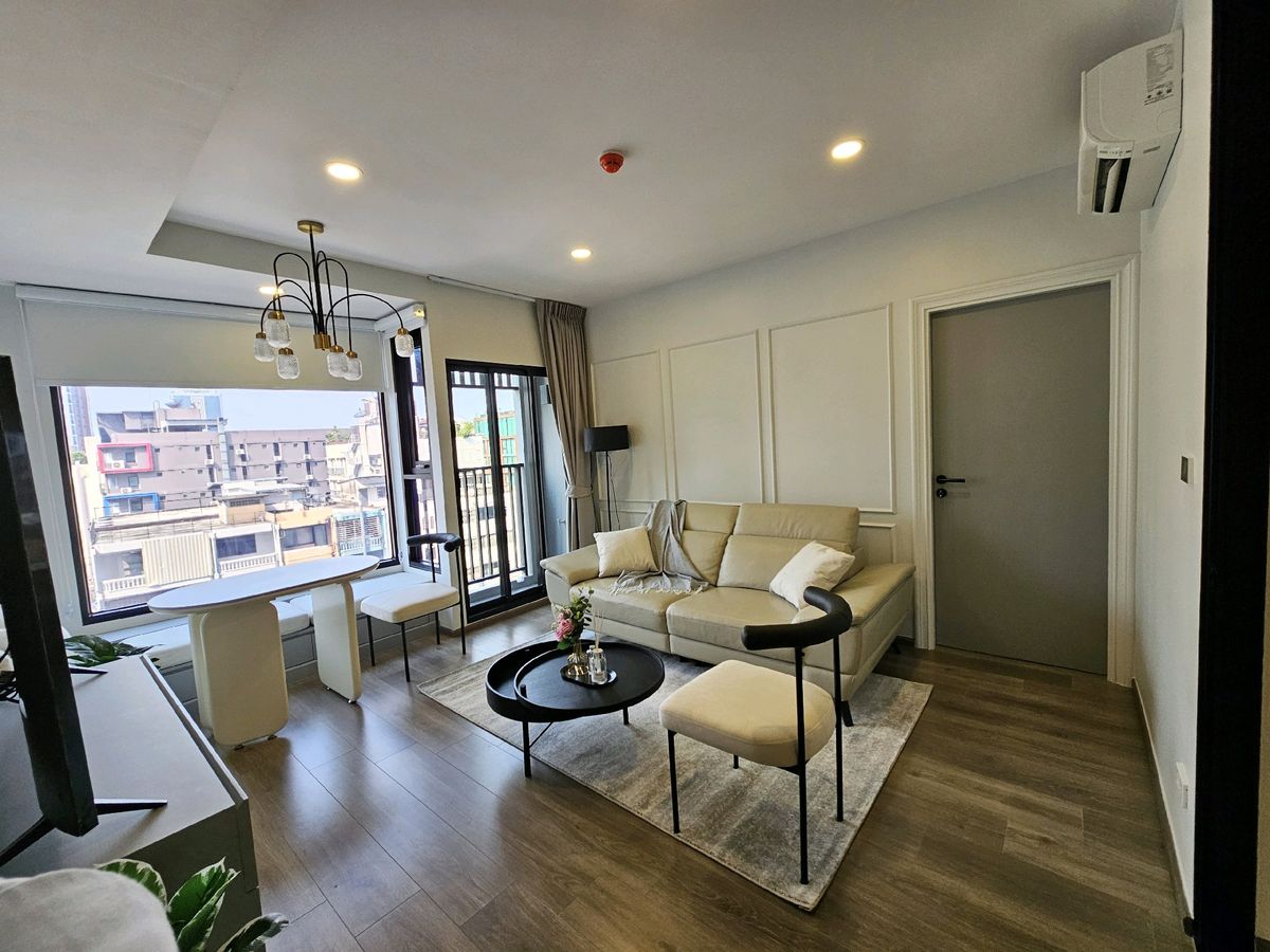 For RentCondoRatchadapisek, Huaikwang, Suttisan : 🔥For urgent rent🔥Soho Bangkok Ratchada near MRT Huai Khwang, extra large room size, Low Floor (foreigners welcome)