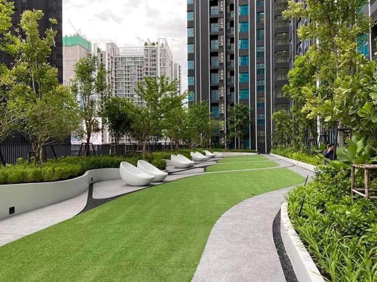 ให้เช่าคอนโดพระราม 9 เพชรบุรีตัดใหม่ RCA : ให้เช่า ไลฟ์ อโศก-พระราม 9 (LIFE ASOKE-RAMA9) ชั้น 37 วิวไม่บล็อก ไพรเวทโซน บิ้วอินทั้งห้อง เพียง 300 เมตร จาก MRT พระราม 9