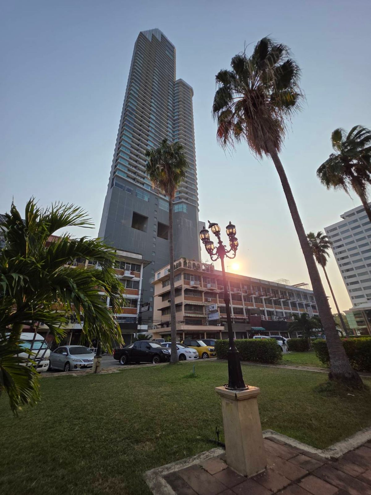 ขายอาคารพาณิชย์สาทร นราธิวาส : [Sale] ตึก 4 ชั้น ติดถนนเจริญกรุง 3 ห้องนอน 3 ห้องน้ำ ใกล้ รร.แม่น้ำ ใกล้ Asiatique บางรัก มีที่จอดรถ เหมาะทำธุรกิจหรือพักอาศัย สนใจ 📞 080 369 6366 | 099 415 2664