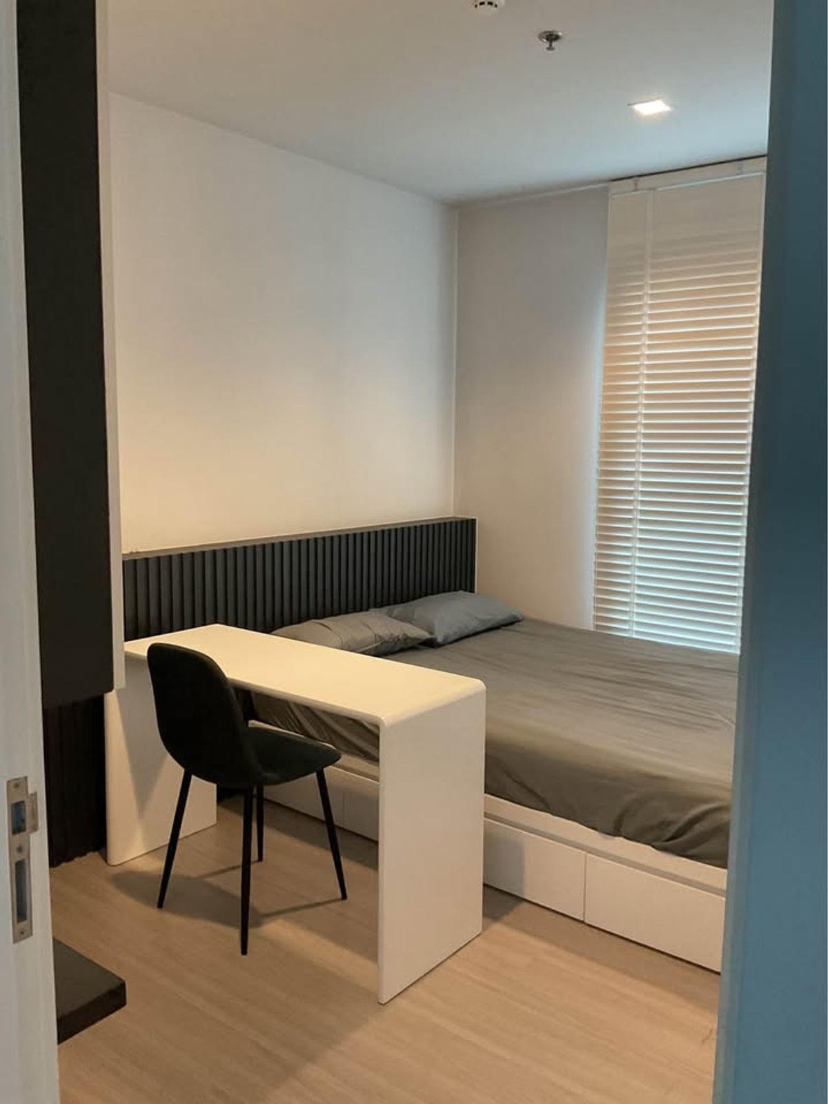 ให้เช่าคอนโดพระราม 9 เพชรบุรีตัดใหม่ RCA : ให้เช่า ไลฟ์ อโศก-พระราม 9 (LIFE ASOKE-RAMA9) ชั้น 37 วิวไม่บล็อก ไพรเวทโซน บิ้วอินทั้งห้อง เพียง 300 เมตร จาก MRT พระราม 9