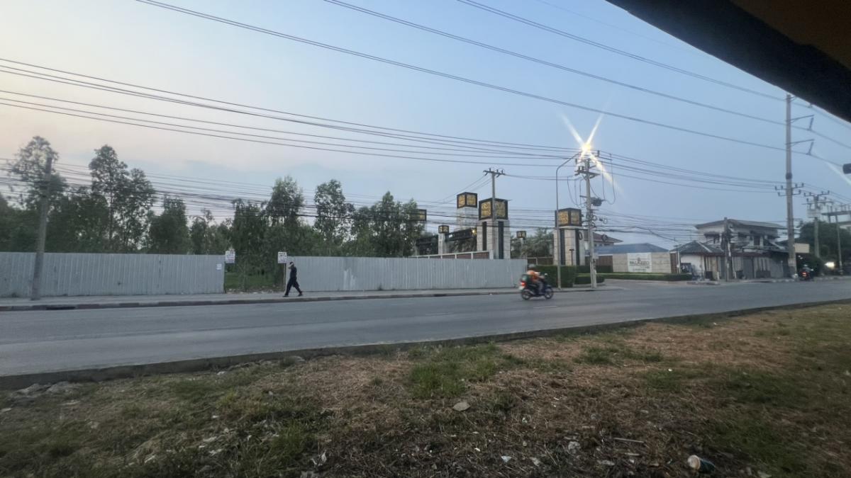 For SaleLandThaphra, Talat Phlu, Wutthakat : Land for sale on Kalapapruek Road, special discount 0863557948