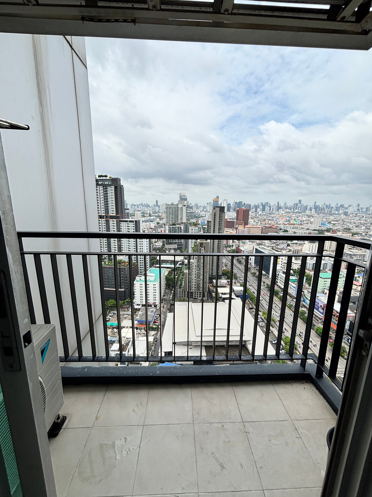 CondoRatchadapisek, Huaikwang, Suttisan : Sell/Rent Condo Life Ratchadaphisek Building B 34